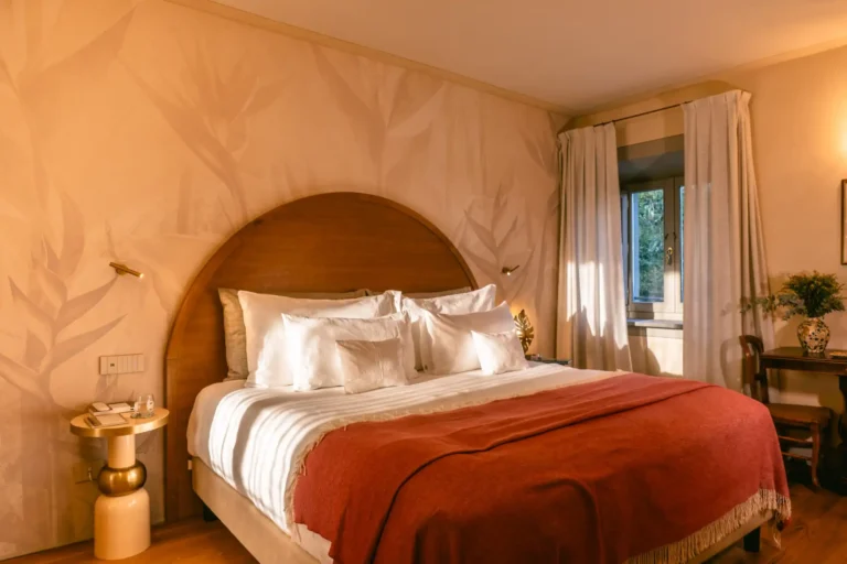 suite bedroom la monastica