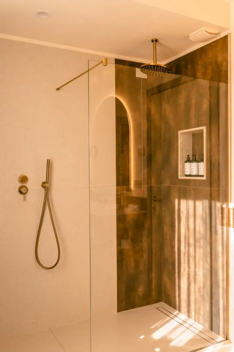 cabina doccia della suite La Ciamberlana